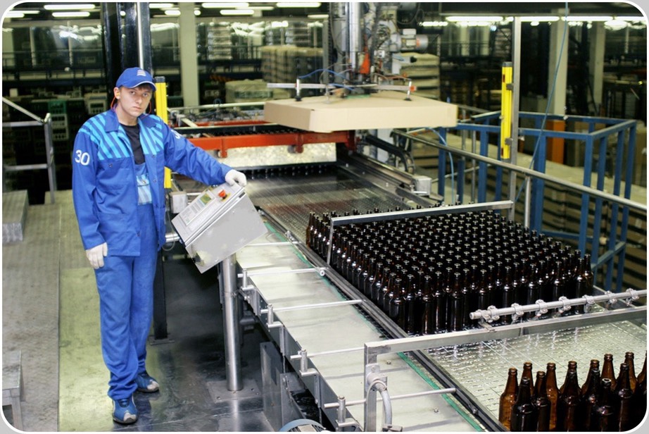 A successful operation of replacement of the old bottles, depalletising new RGBs, can be practiced when a Bottler owns the bottles to replace (image credit Baltika Brewery, Carlsberg Group, 2014)