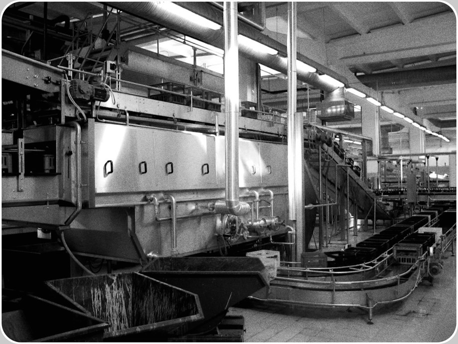 Washer Machine infeed. As of 2003, less than 50 % of the 1.1 millions of glass returnable bottles infeeding each one day this Bottle Washer Machine, was owned and labelled by the Brewery. The majority originated by Competitors (image credit ScandinavianDesignLab)